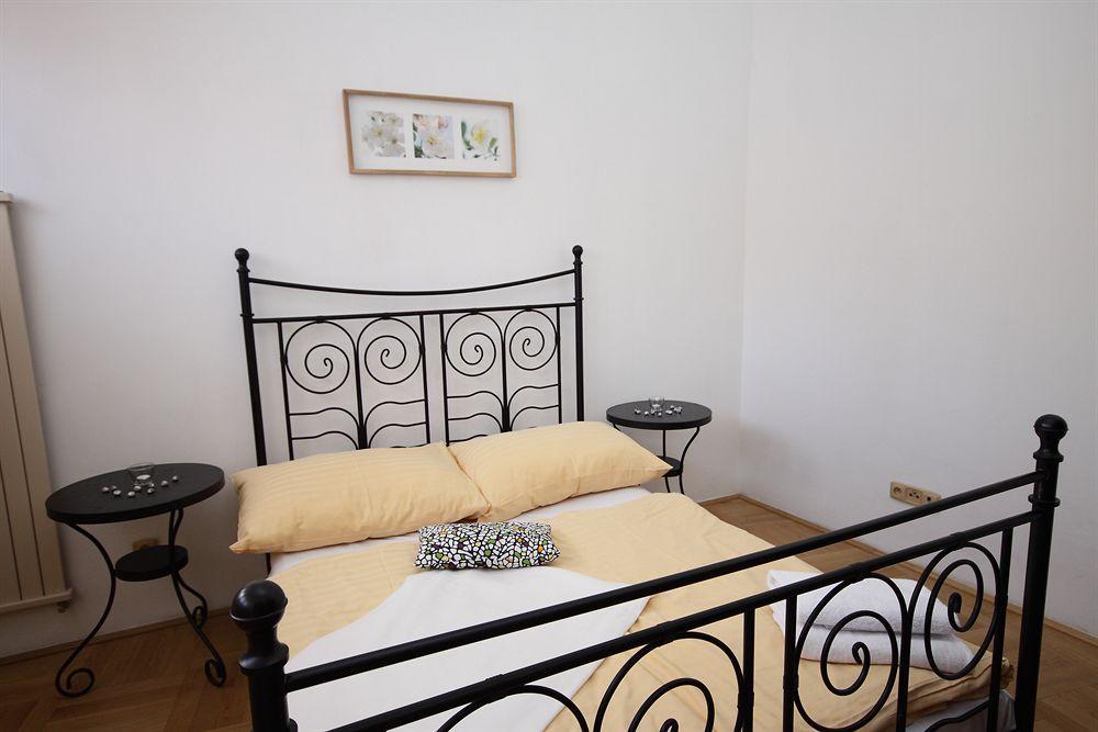 Leo Apartments Old Town Prague Luaran gambar